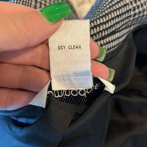 Bloomingdale’s black, white, and silver threaded wool blazer, size 12P! - Picture 10 of 10